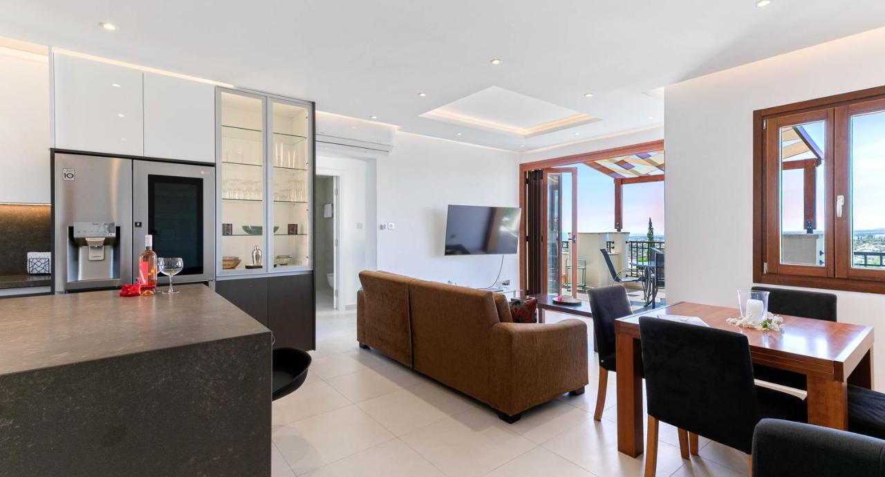 Modern Apartment Nz11 Large Balconies With Sea And Mountain Views 코우클리아 외부 사진